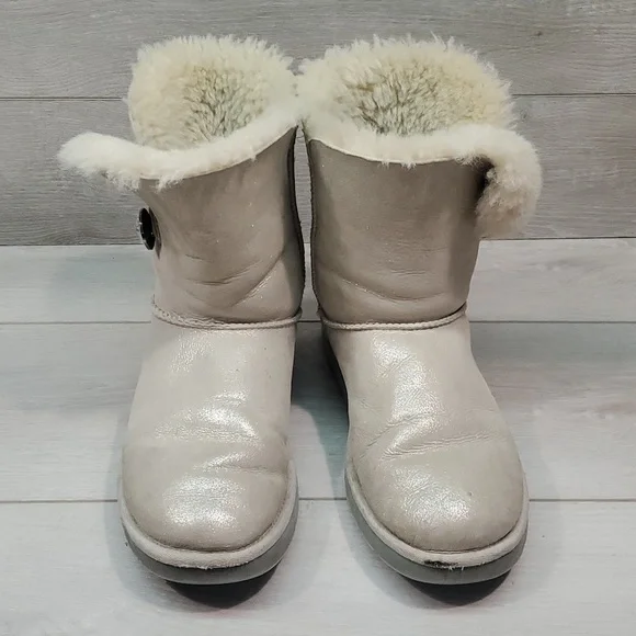 Ugg Australia Women Bailey I Do Wedding Bridal Short Sheepskin Boots shoes 8 - Picture 3 of 15